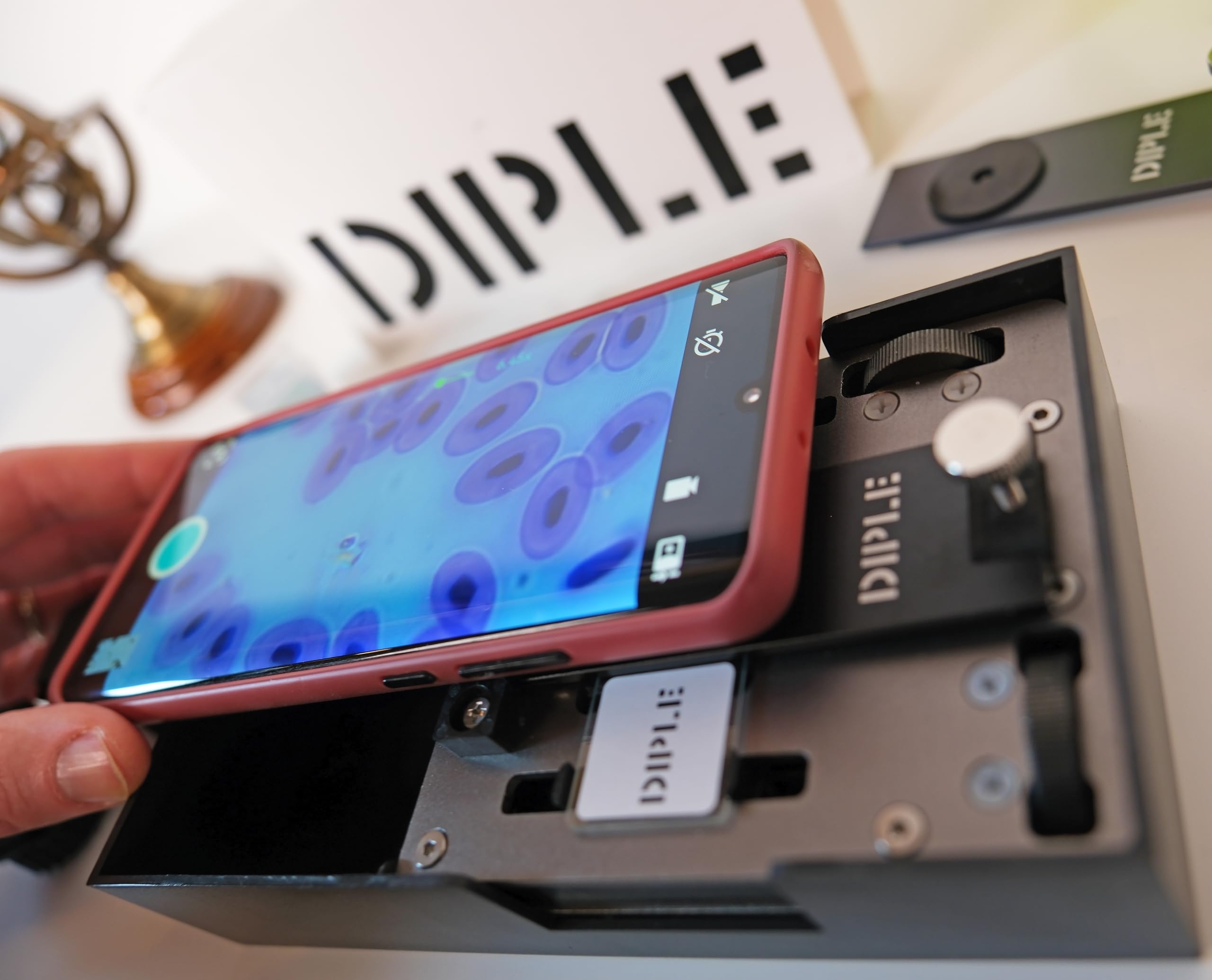 DIPLE BF - sistema per microscopia tramite smartphone con 3 diverse lenti e "fine stage" per movimentazione fine del vetrino