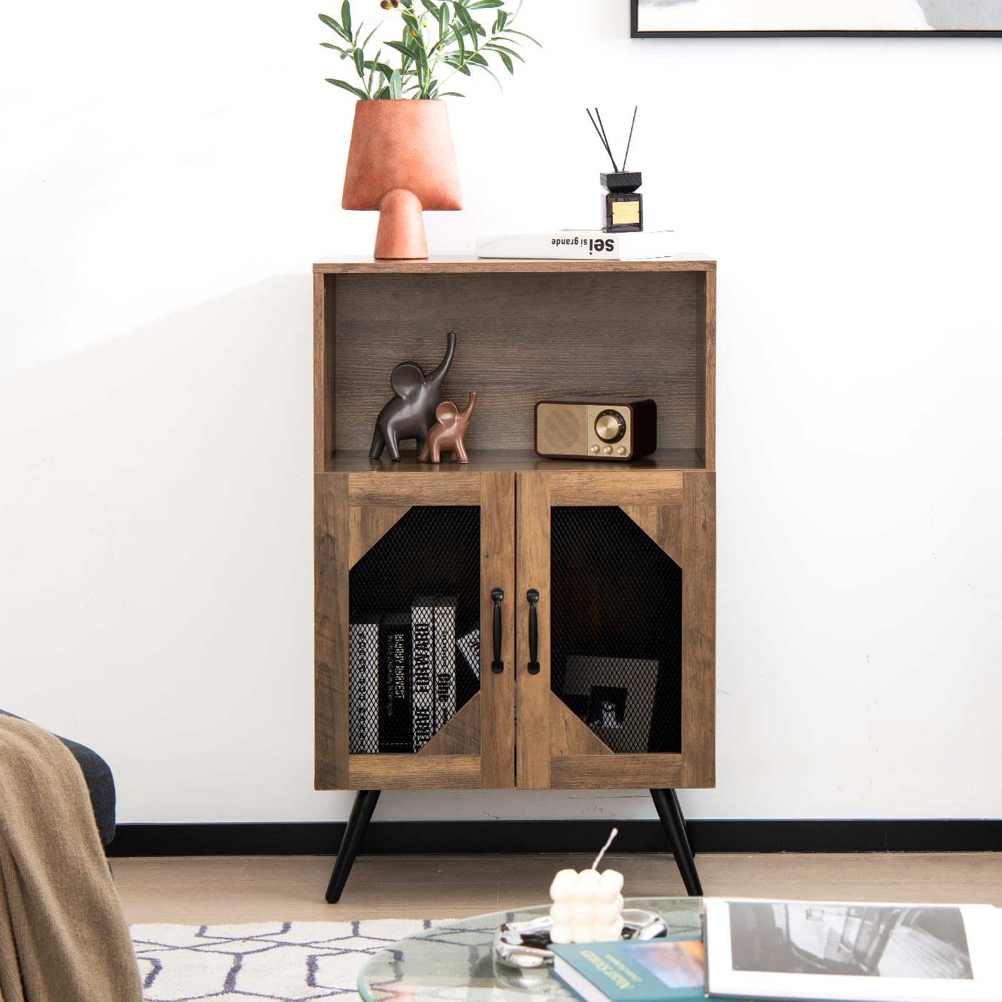 KOMFOTTEU Weinschrank für Küche, Buffetschrank mit herausnehmbarem Flaschenregal und Getränkehalter, Sideboard mit 2 Netztüren und Kippvorrichtung, Wein Schrank für Esszimmer, Wohnzimmer