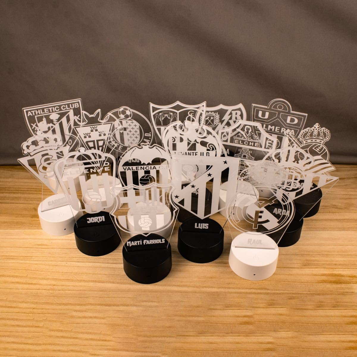 DEREGALOOS Lámpara LED Personalizada Betis. Escudo personalizado Betis con luz. Regalos Originales fútbol. Regalos para Aficionados del Futbol.