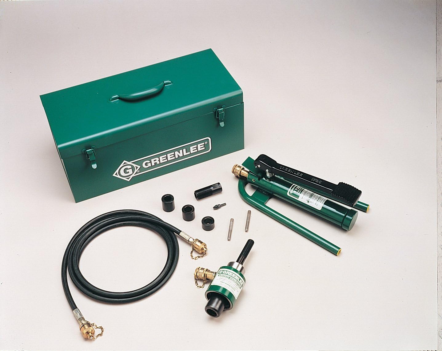 Greenlee 7625 HYDRAULIC PUNCH DRIVER, Case accommodates 1/2" - 2" conduit size knockouts (hole size: 0.89" - 2.42" or 22.5 mm - 61.5 mm)