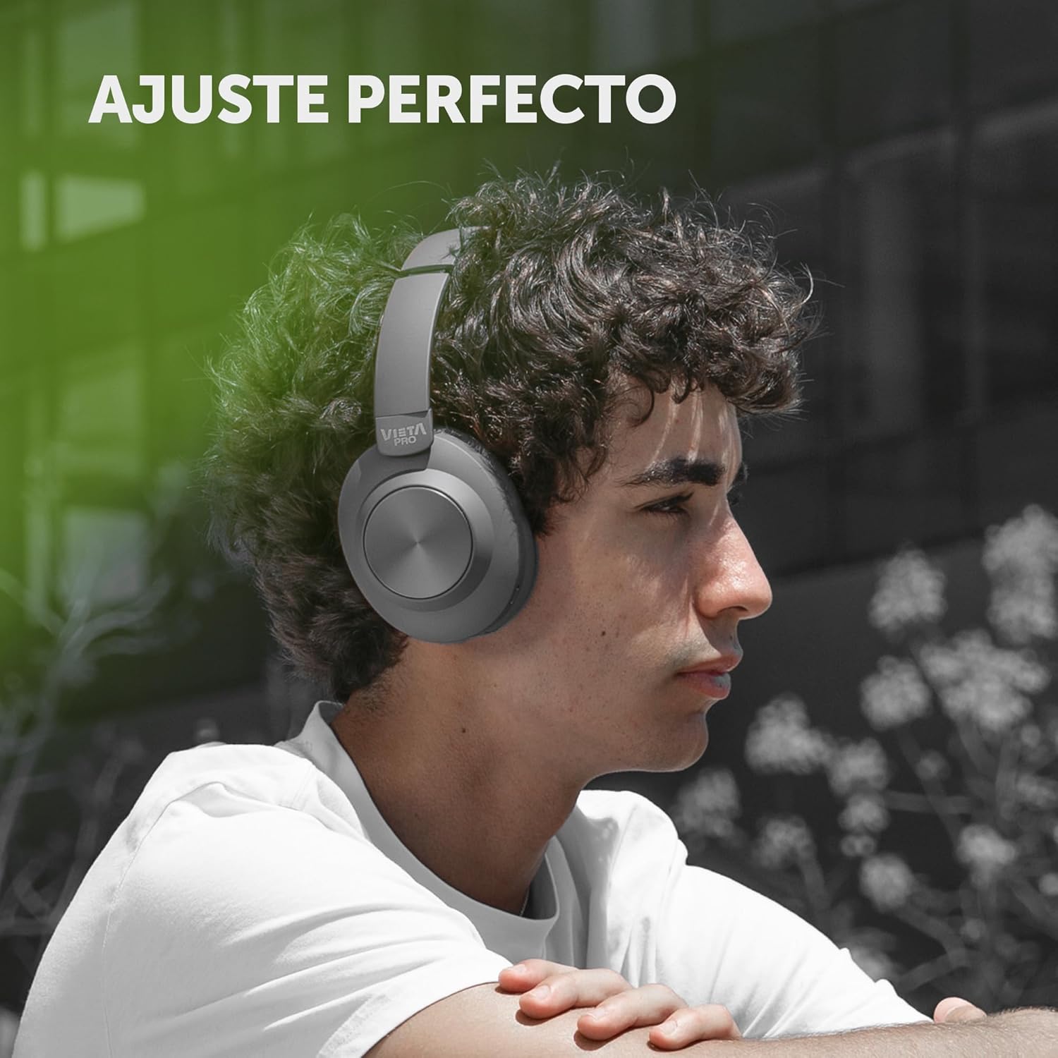 Persoa que leva os auriculares Vieta Pro Way 4 demostrando un axuste perfecto