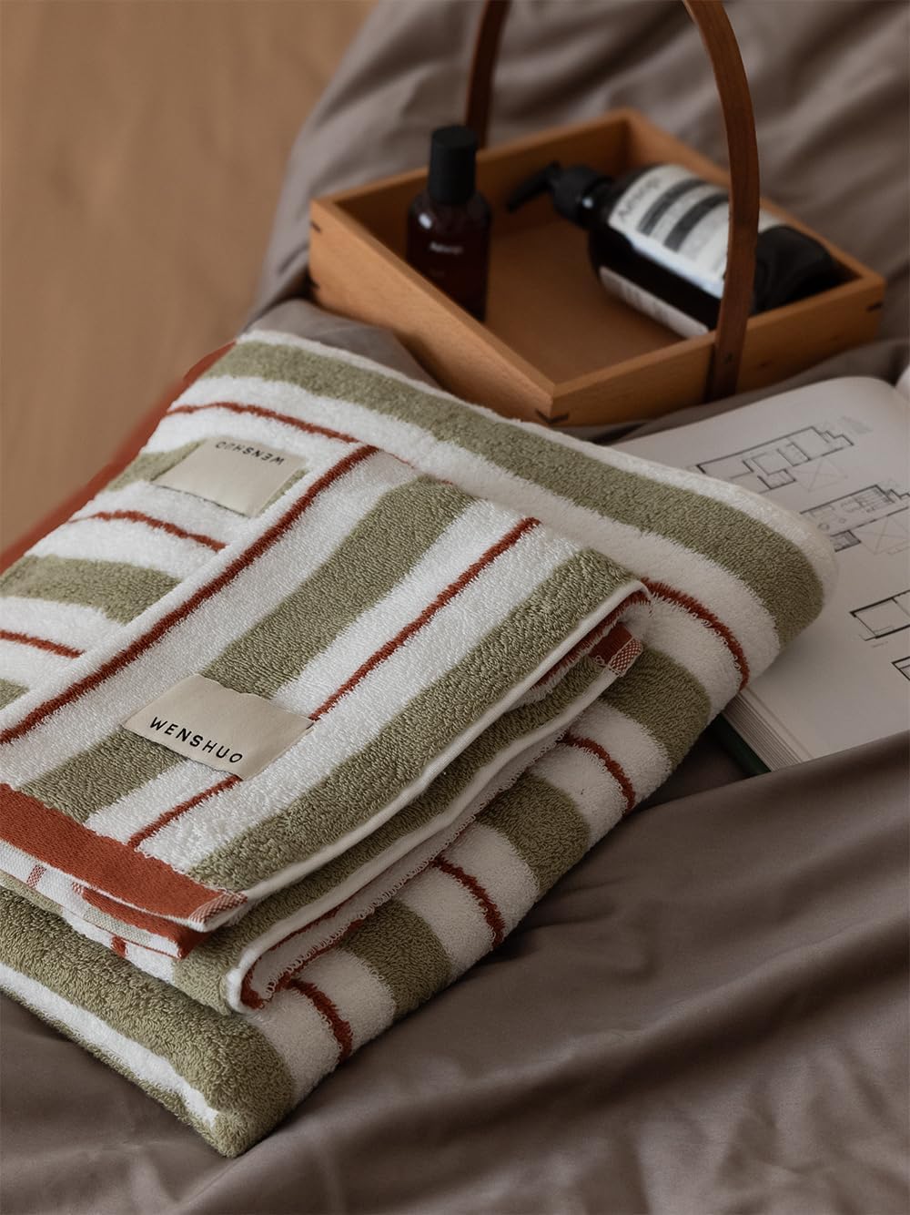 WENSHUO Melted Lollipop-Striped Pure Cotton Bath Towel,100% Combed Cotton,Luxury Shower Towel,Super Absorbent(Pack of 1) (55.12" L × 27.56" W) - Image 5