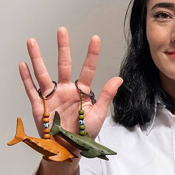 Amazon.co.jp: ハンドメイドレザーシャークキーホルダー