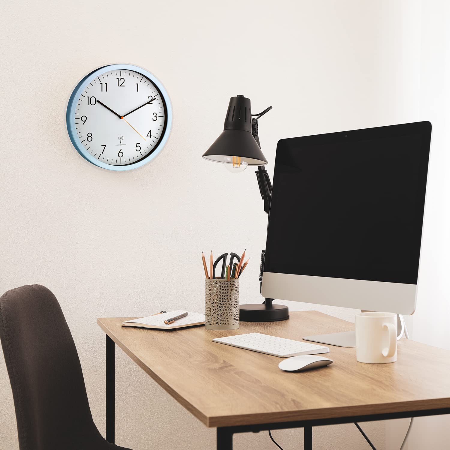 TFA Dostmann 60.3517.55 draadloze wandklok met aluminium frame (aluminium met batterij