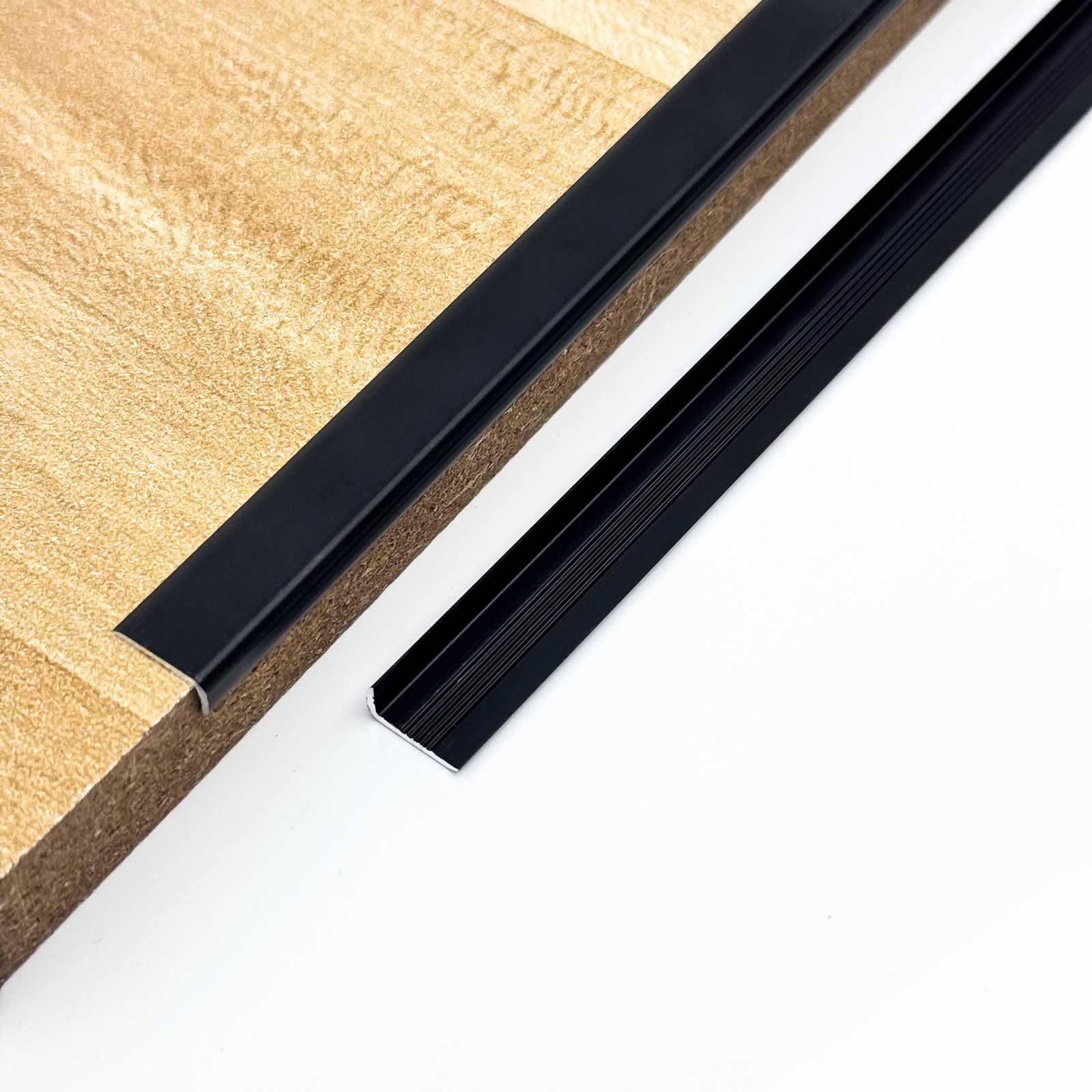 Garniture de carrelage en aluminium noir 91,4 cm : finis les éclats sur vos coins de murs