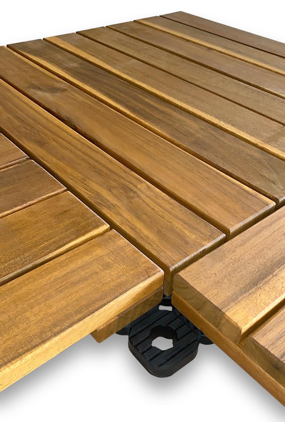 Terrassenfliese aus Akazie mit Verbindungssystem 2 Stück x 60 x 60 x 5,5 cm = 0,72 m² Farbe: Golden Teak Inkl. 2 Gummiverbinder 10 x 10 x 1,5 cm und 2 x 9 Gummifüße Holzfliese