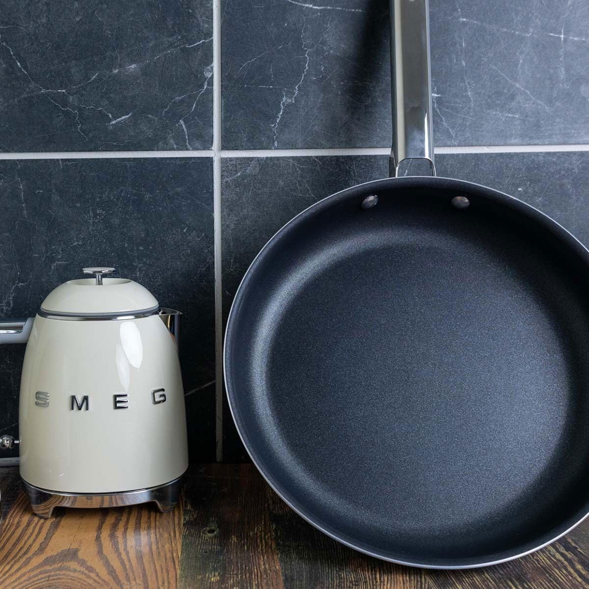 SMEG 50's Retro Style 7 Cup Electric Water Kettle with Automatic Shutoff, Removable Base, and Water Indicator, KLF03CRUS, Cream, view 4