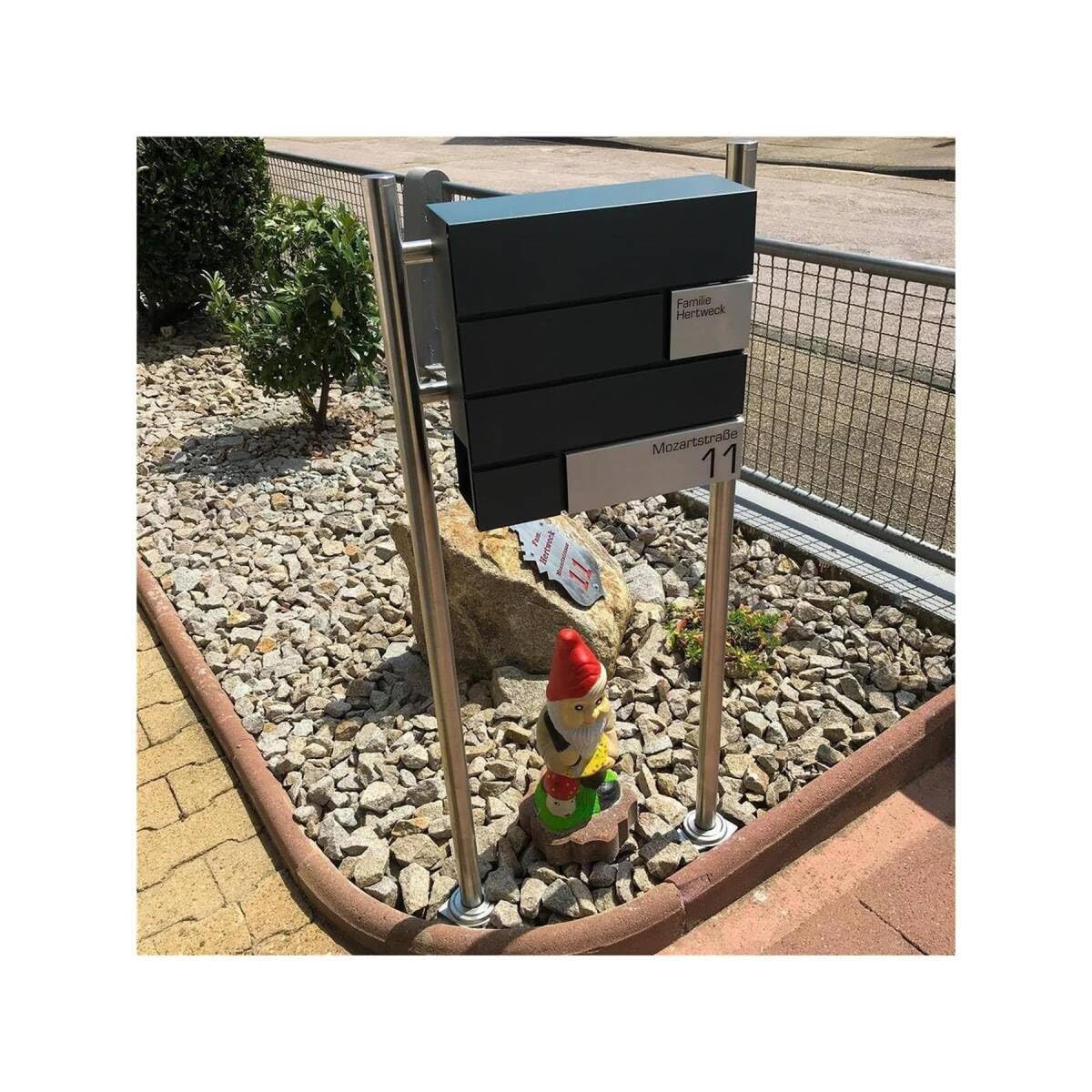 Metzler Standbriefkasten Modell G in Eisenglimmer mit Edelstahl-Namensschild & Ständer - Pulverbeschichtung DB 703 Feinstruktur Matt - Gravur - Größe 37 x 37 x 10,5 cm - Höhe 120 cm