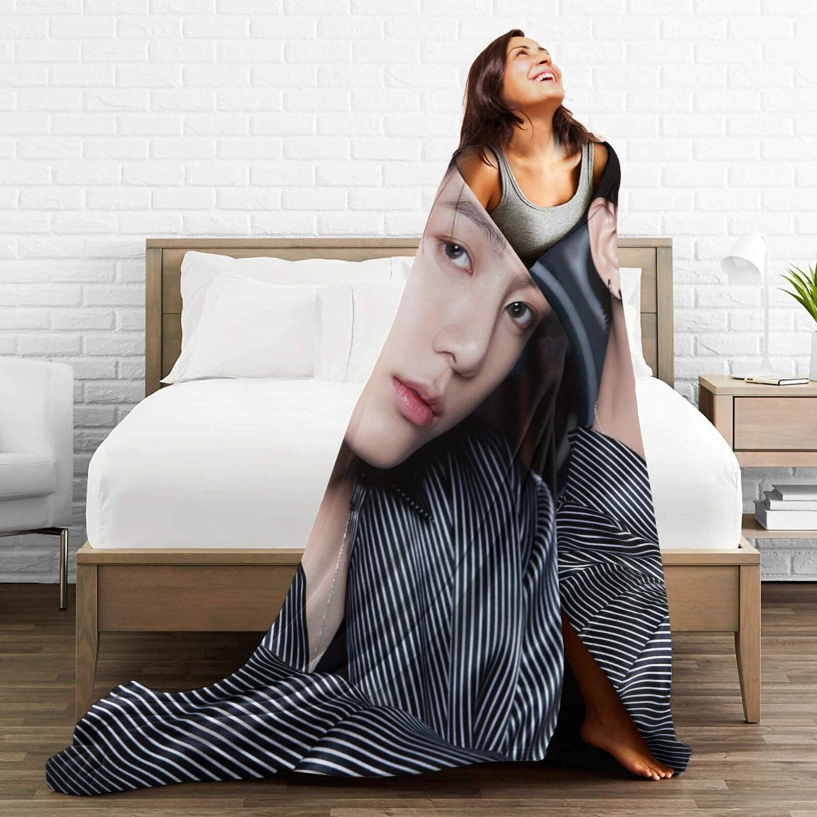 BTS  ジョングクフランネルブランケット　125×100 Amazon.com: Jungkook Jeon Jung Kook Blankets Soft Flannel Throw