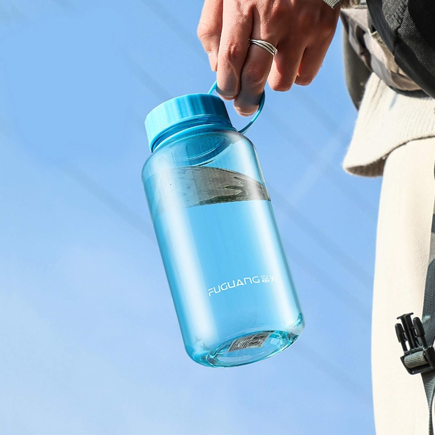 グリーン 水筒 1400ml 大容量 ウォーターボトル クリアボトル 透明 ストロー付き 携帯便利 ベルト付き スポーツボトル 自転車 最新発見