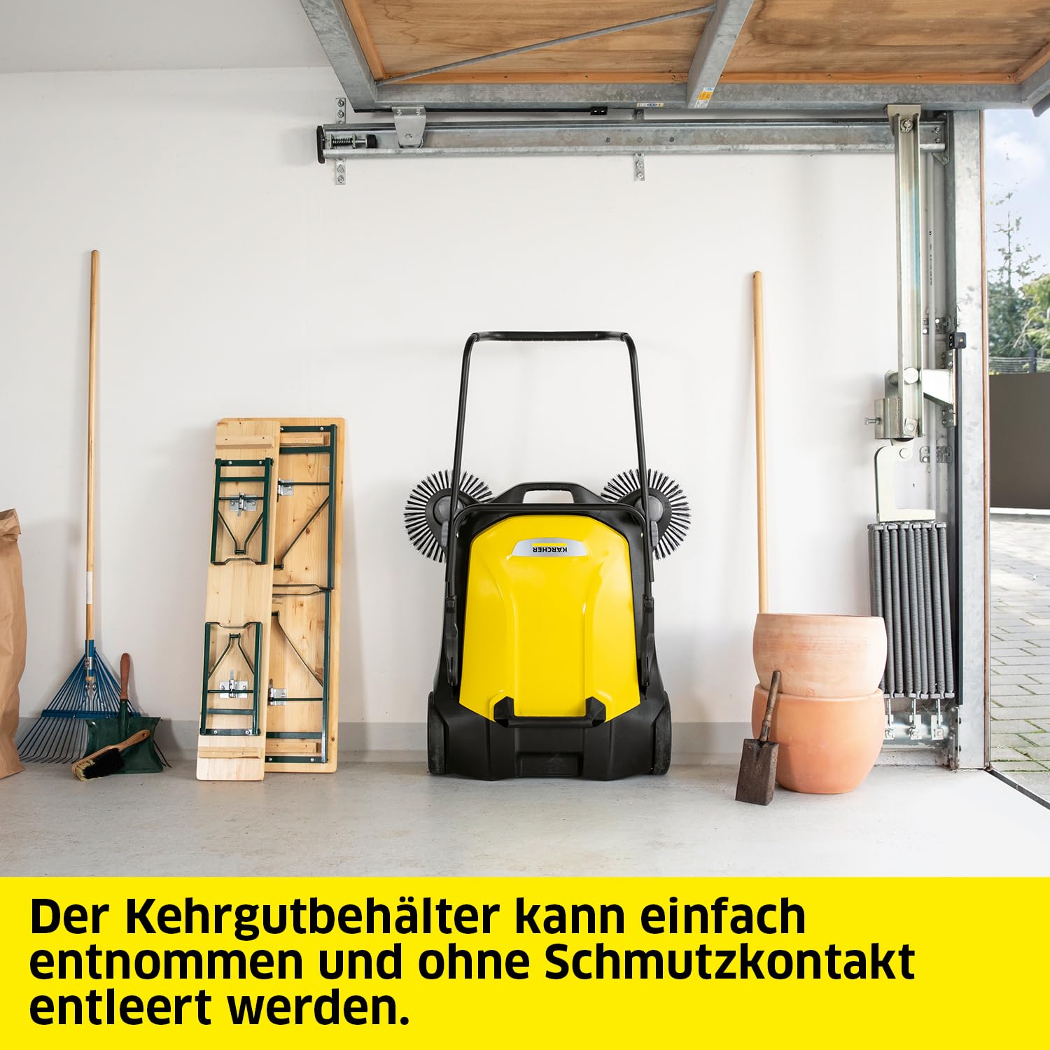 KÄRCHER Kehrmaschine S 6 Twin (Max. Flächenleistung: 2500 m²/h, 2 Seitenbesen, Kehrbehälter: 38 l, Arbeitsbreite: 860 mm, ergonomisch Schubbügel, selbststehender Kehrbehälter)