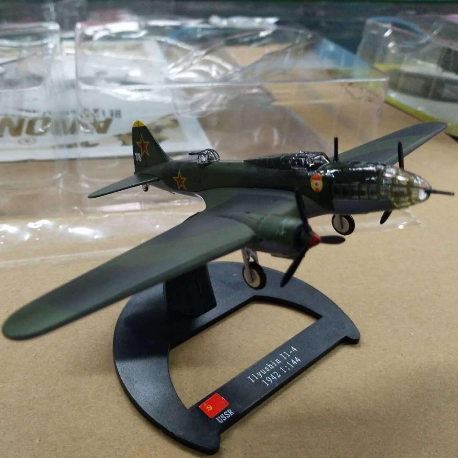 Alloy WWII Soviet Ilyushin Il-4 Bomber Fighter Model 1:144 Scale, Alloy Aircraft Model for Collection Displaying Toys