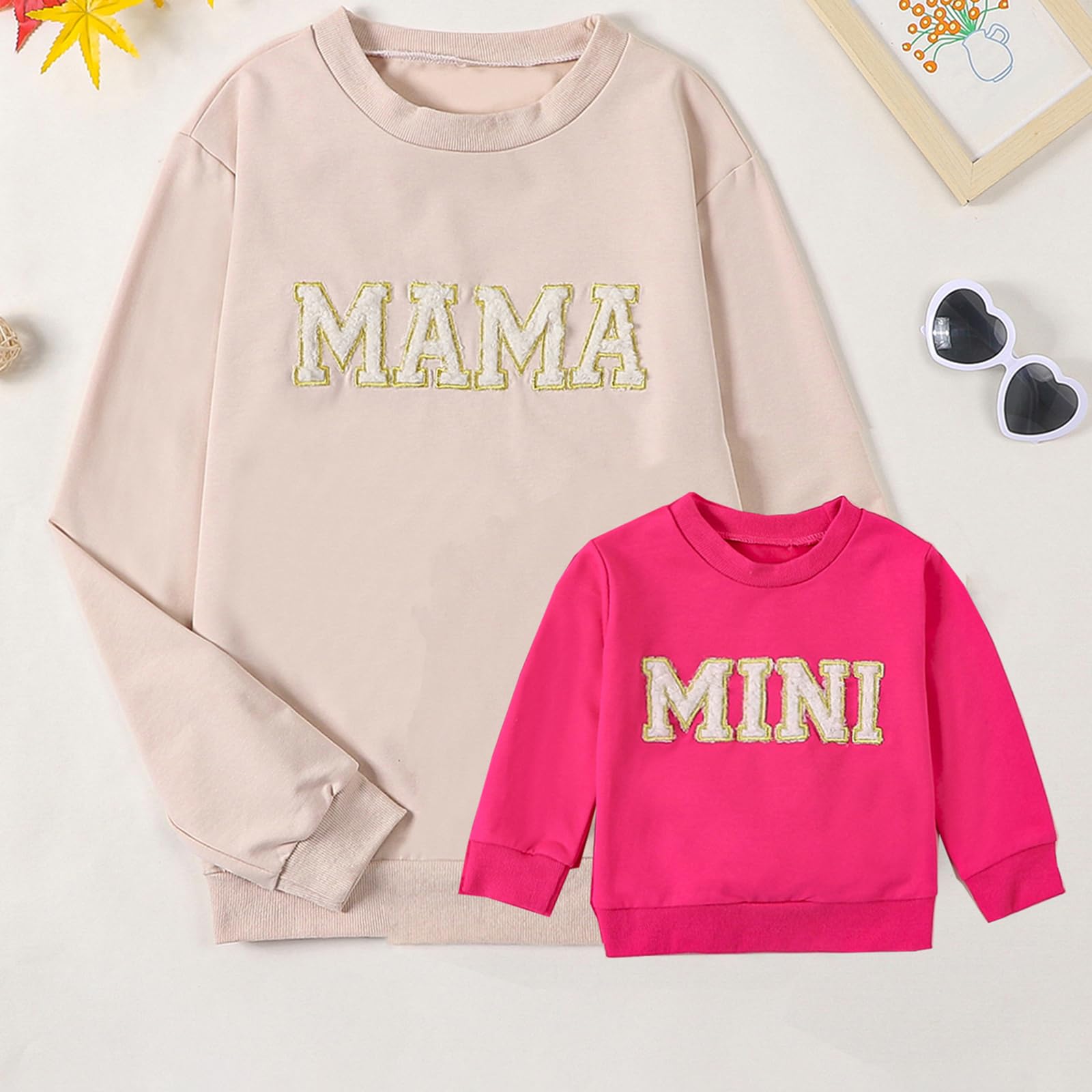 Carolilly Sweat-Shirt à Manches Longues Imprimé 'Mama' ou 'Mini', Haut Parent et Enfant Bébé Chic et Tendance