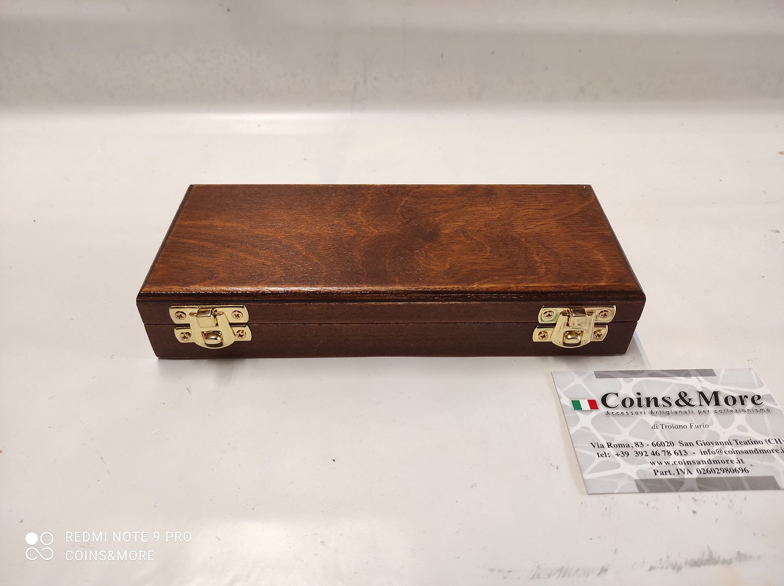 Cofanetto in legno per monete e medaglie da collezione, 3 scomparti da 50x50 mm con velluto personalizzabile, custodia monete da collezione artigianale made in Italy – Coins&More