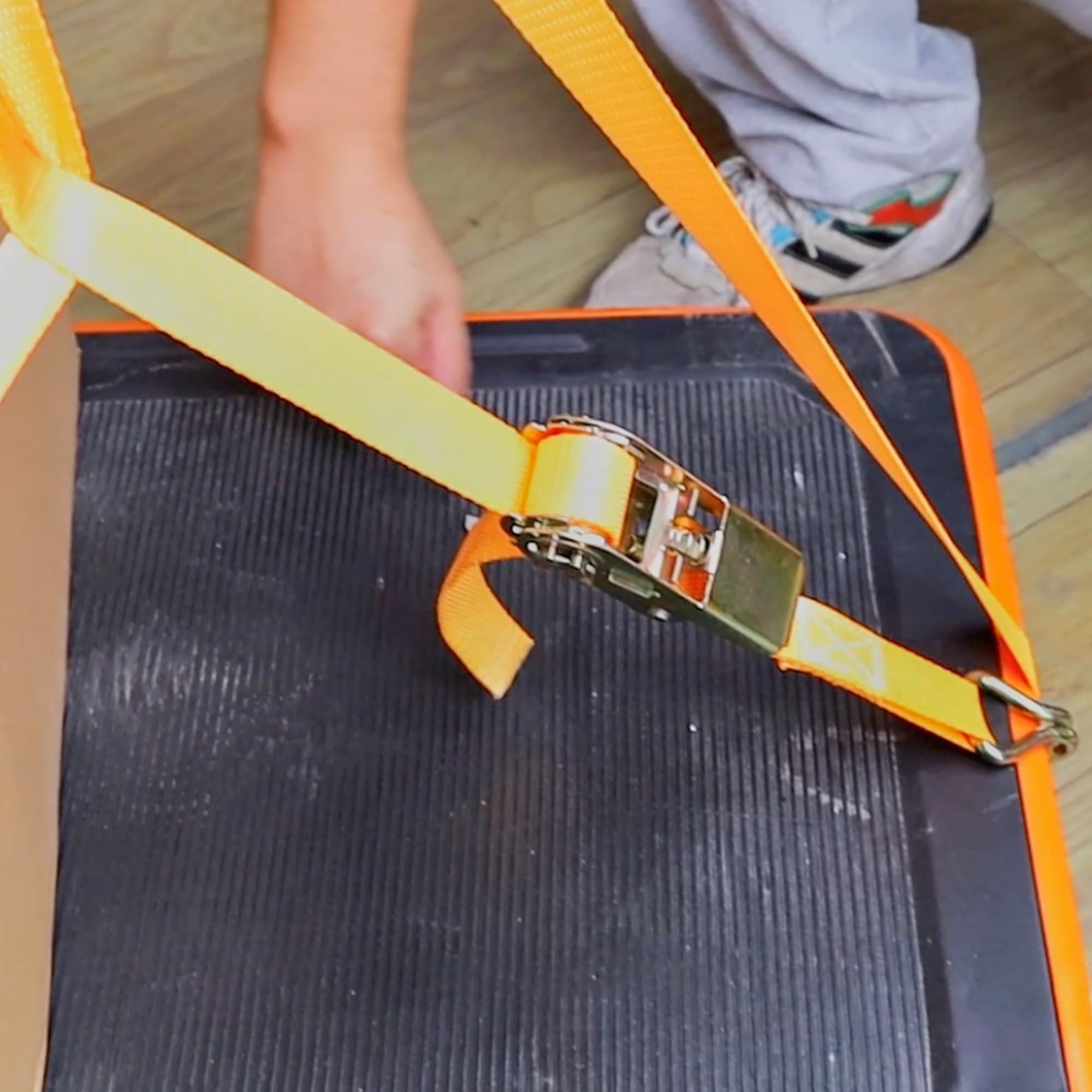 MIVIDE Lot De 2 Sangles D'arrimage Avec Cliquet Et Crochet - 6 M X 50 Mm - Charge Maximale : 2000 Kg - Pour Moto, Voiture, Remorque