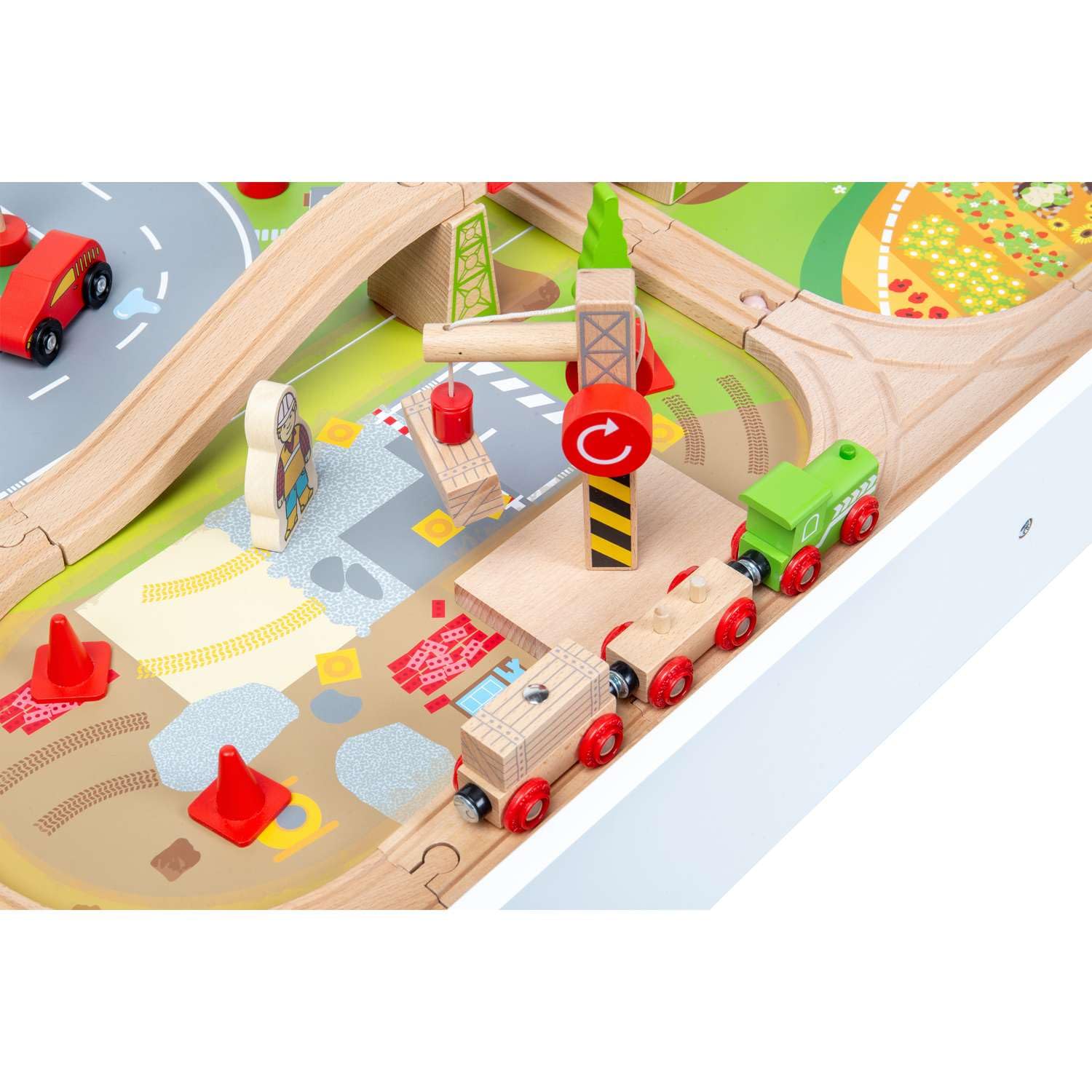 Bigjigs Rail - Zestaw pociągu i stół – 50 elementów do zabawy, drewniany stół do aktywności z plażą, polem rolniczym, placem budowy i od strony ulicy, pociągami dziecięcymi i zestawami kolejowymi,