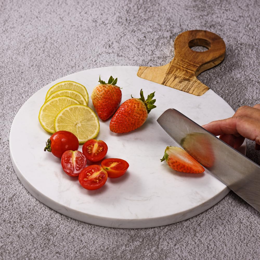 Kadum Tabla de Servir Carrara de Mármol Blanco y Madera de Acacia Con Mango, Redonda para Desayuno, Cocina y Queso, Diámetro 25 cm