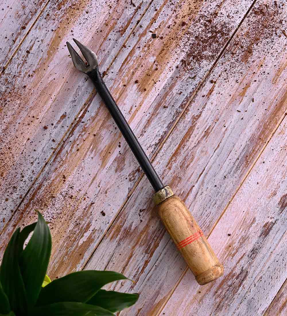 UGAOO Single Prong Weeder with Wooden Handle for Indoor and Outdoor Gardening (B0BN5YRMZ3) Amazon Price History, Amazon Price Tracker