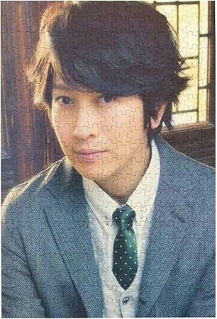 Amazon ジグソーパズル小野大輔 おのだいすけ Ono Daisuke 300ピース ポスター 壁飾り 木製 丈夫 大人 パズル 減圧 木製の 積み木 耐久性 高級印刷 無毒 無臭 無害 難易度調整可能 大人用 子供用 キャラクター パズル 萌えグッズ 子供 初心者向け 長26cm 38 3cm