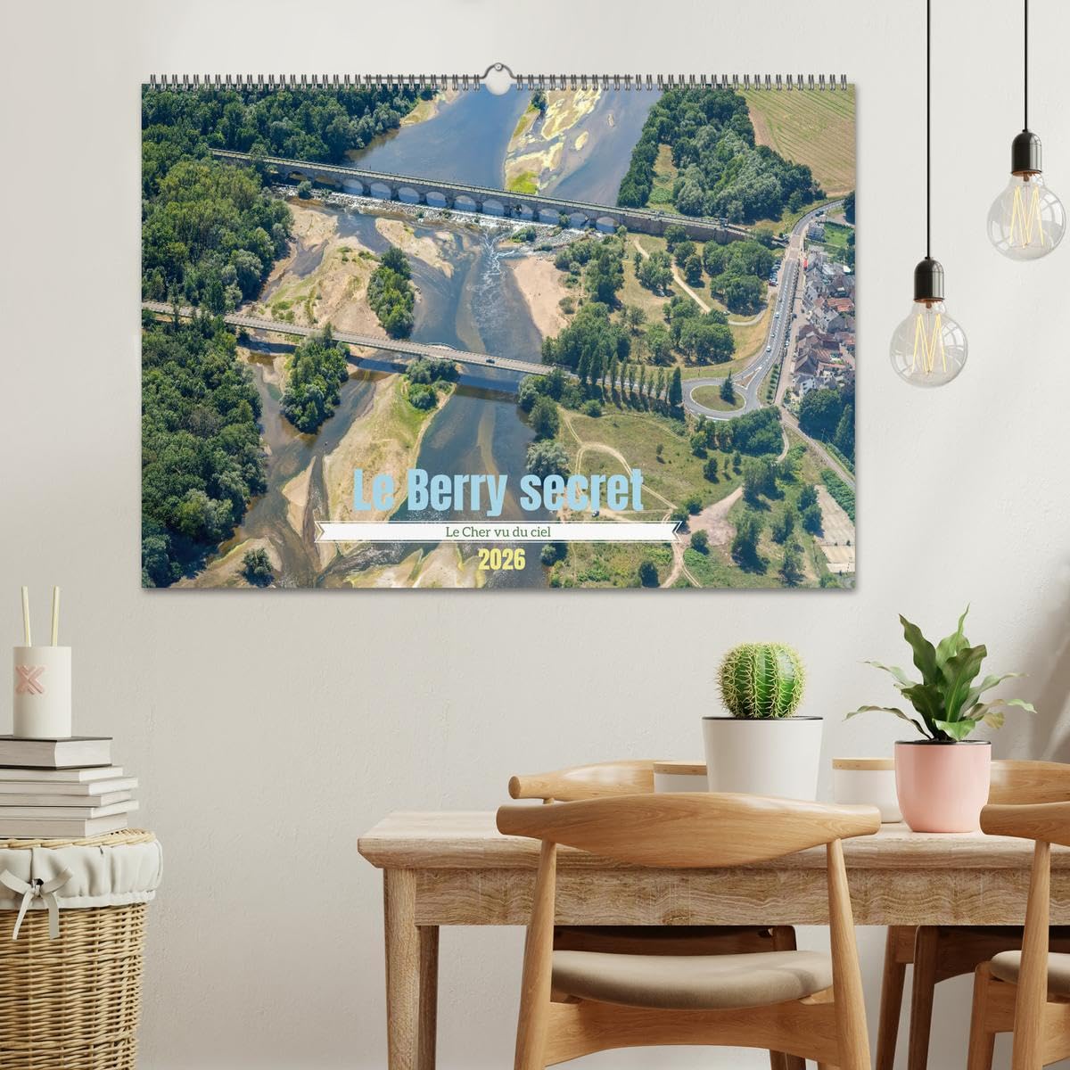 Le Berry secret, le Cher vu du ciel (Calendrier mural 2026 DIN A2 vertical), CALVENDO calendrier mensuel: Découverte aérienne du sud du Cher