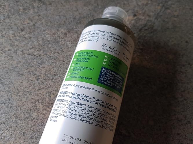 A natural, refreshing shower gel with a wonderfully tropical scent.