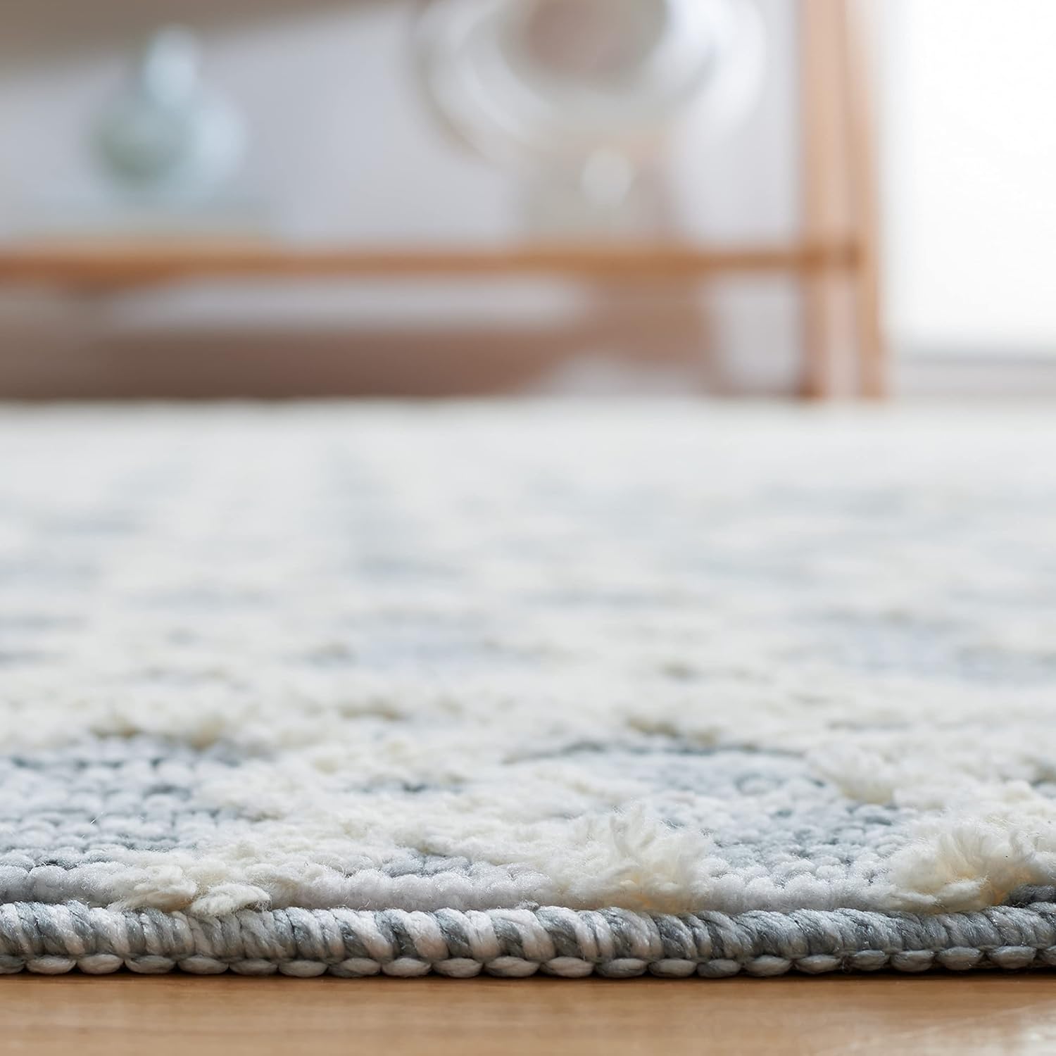 SAFAVIEH Washable Rug Easy Care Collection - 4' x 6', Grey & Ivory, Easy to Clean, Ideal for Foyer, Kitchen, Nursery, Office, Bedroom (ECR111F)