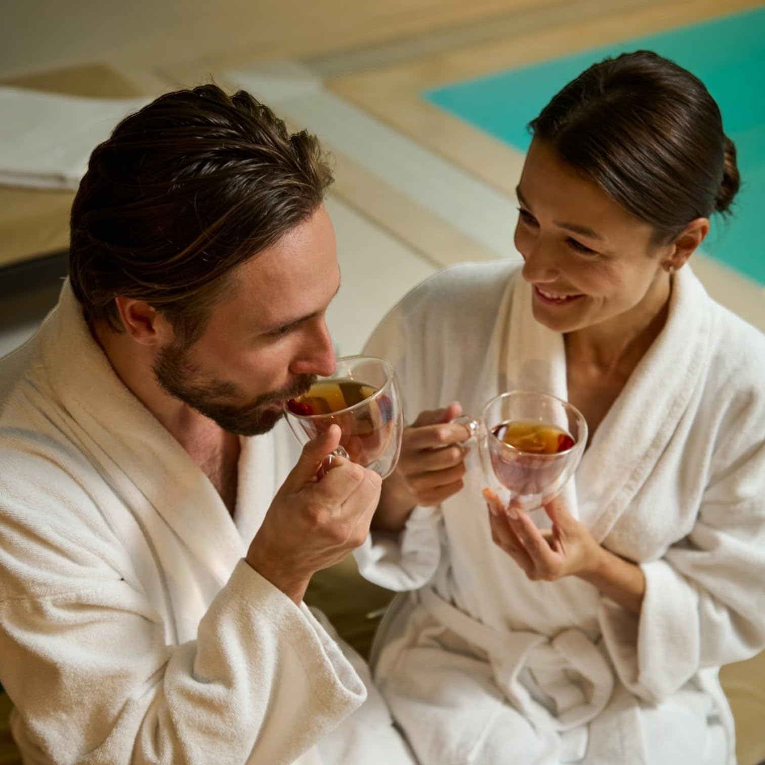 Weekendesk Escapada con Spa - Caja Regalo Spa para 2 - 1 Noche en Hotel 4 y 5 Estrellas con Desayuno, Acceso al Spa y Detalle Especial - Regalo Mujer y Hombre