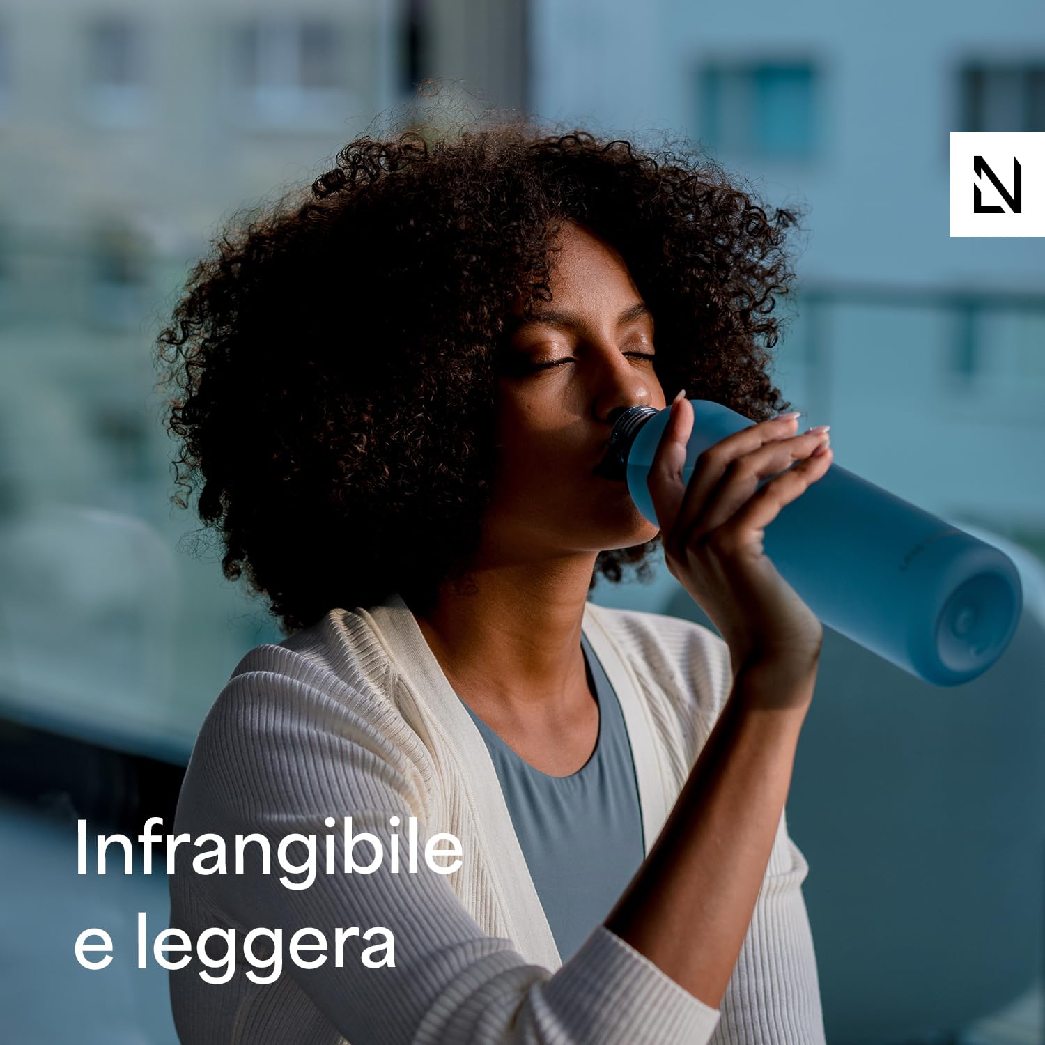 LARS NYSØM Borraccia 1 5l | Bottiglia acqua 1500ml | Bottiglia ultraleggera in Tritan Sport a prova di perdite | Ideale per sport, ufficio, yoga | 2 coperchi inclusi (Black - Gold, XL 1500ml)