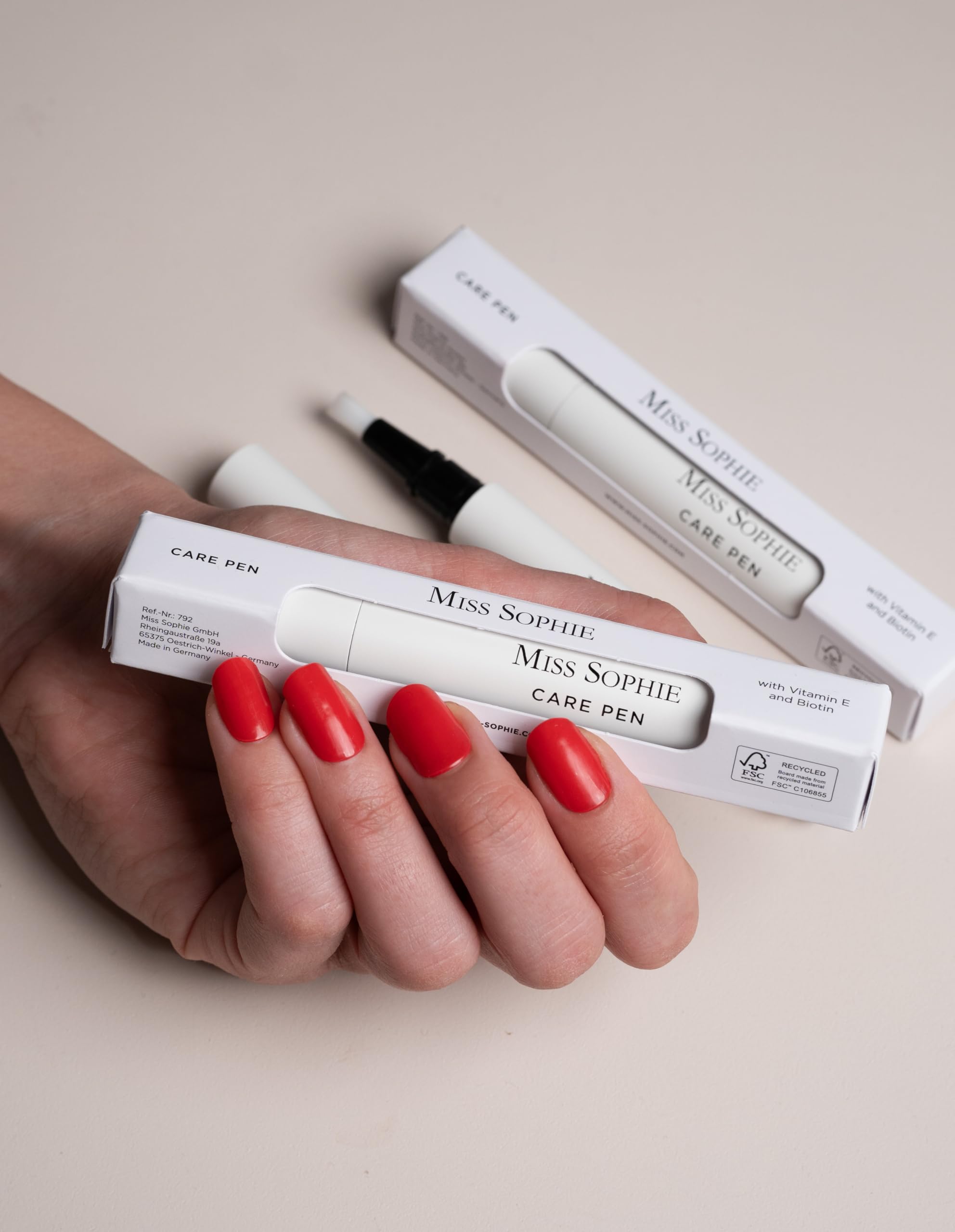 Miss Sophie Nail Care Pen, penna per la cura delle unghie e olio per unghie, 2 in 1, rimuove le pellicole in gel UV senza acetone, cura ricca di vitamine con profumo esotico di mango e cocco