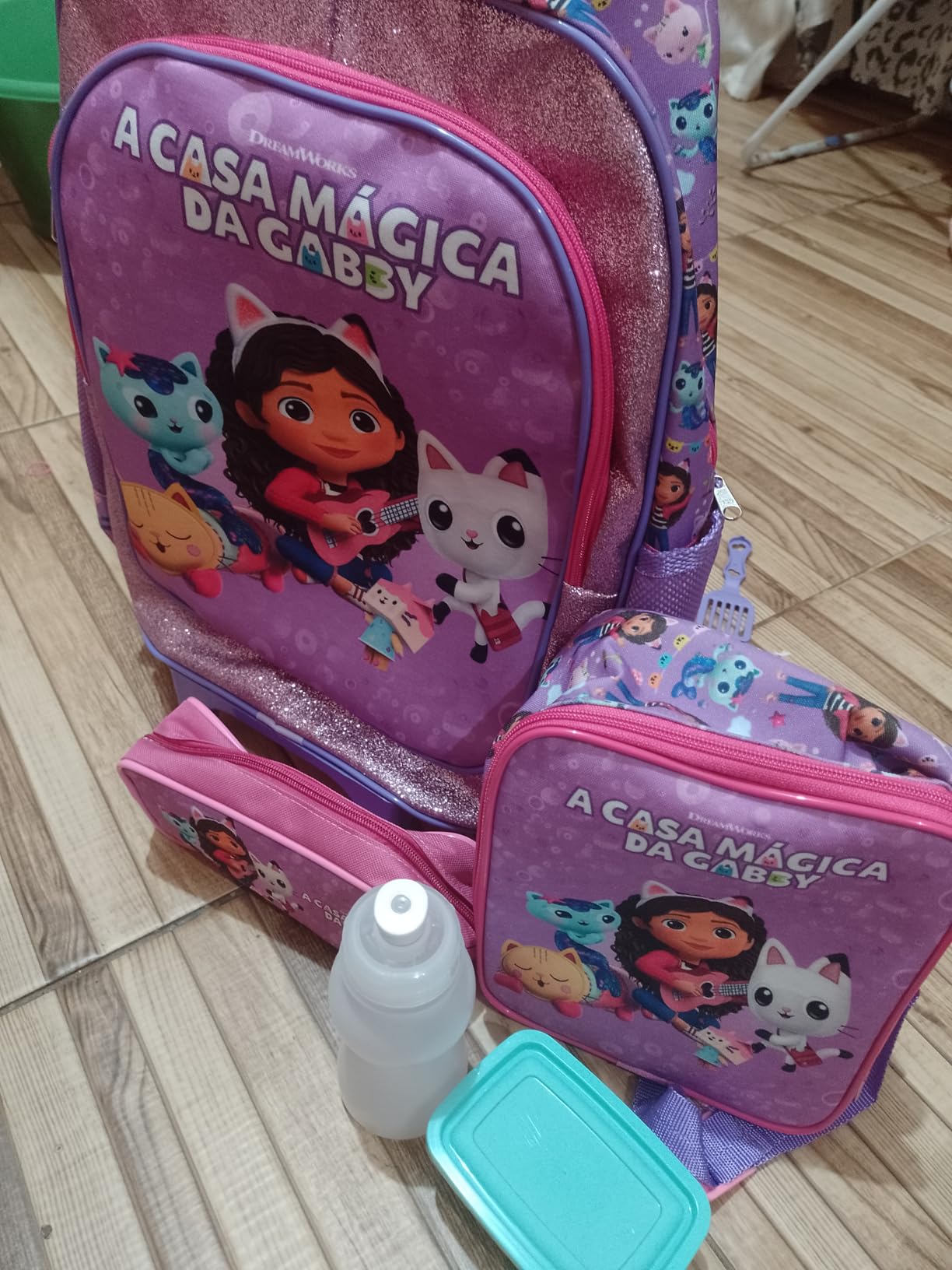Kit Mochila Escolar A Casa Mágica Da Gabby Tam G Rodinhas | Amazon.com.br