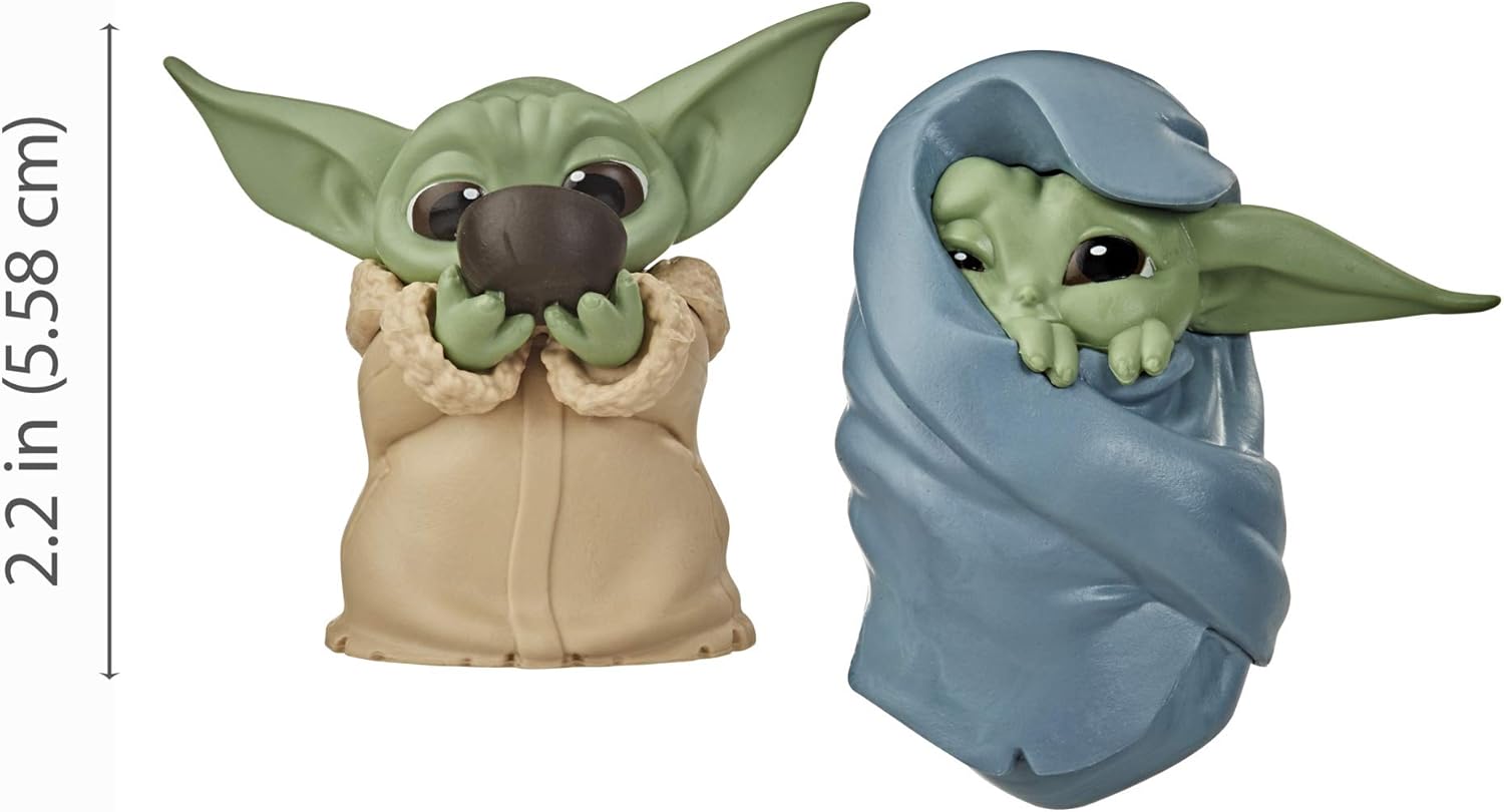 Amazon Com Star Wars The Bounty Collection The Child Collectible Toys 2 2 Inch The Mandalorian Baby Yoda Sipping Soup Blanket Wrapped Figure 2 Pack Toys Games