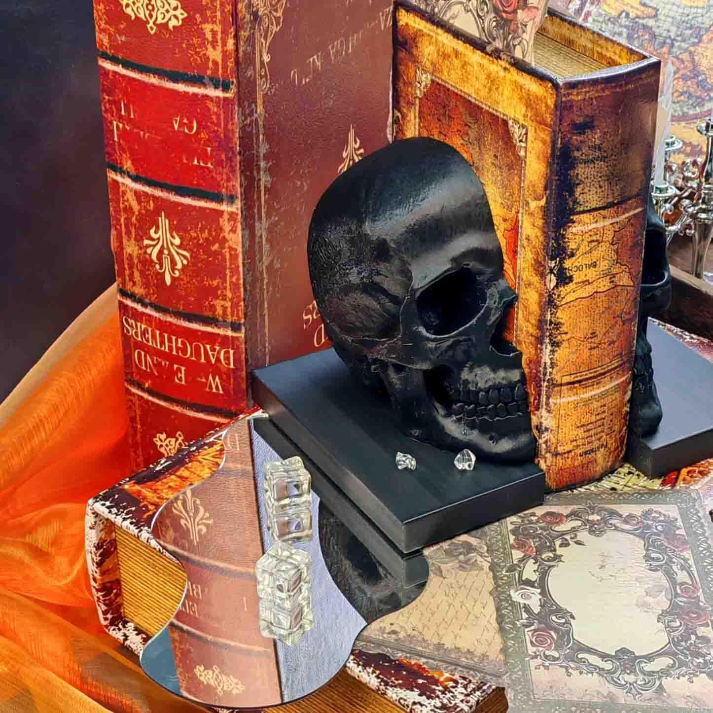 3D Printed Gothic Skull Bookend, Lightweight Decorative Bookshelf Sculpture, Dark Academia Resin Art, Unique Skull Book Holder for Desk & Home Office