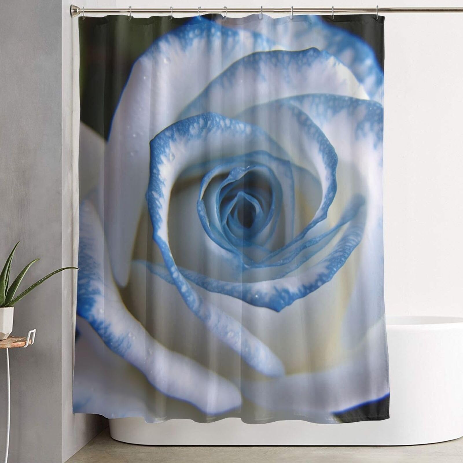 Rideau de douche roses bleues pour créer une ambiance spa chic à la maison