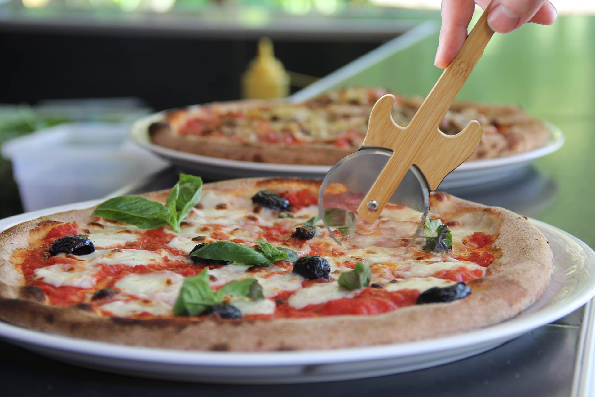 Nóż do pizzy do gitary | fajny nóż do pizzy dla gwiazd rocka | wałek do pizzy ze stali nierdzewnej i drewna | wałek krawiecki o wyglądzie gitary | prezent dla muzyków na Boże