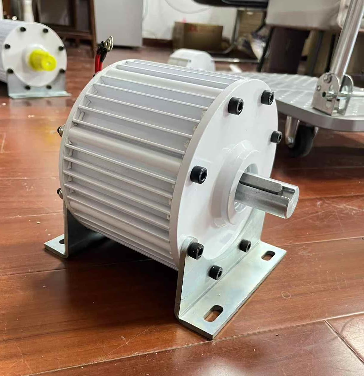 2000W 3 Phasen Permanent-Magnetgenerator 500U/min Getriebeloser Elektromotor,48V,220V,380V Permanentmagnet-Synchrongenerator für Windkraftanlagen Wasserturbinengenerator mit Sockel