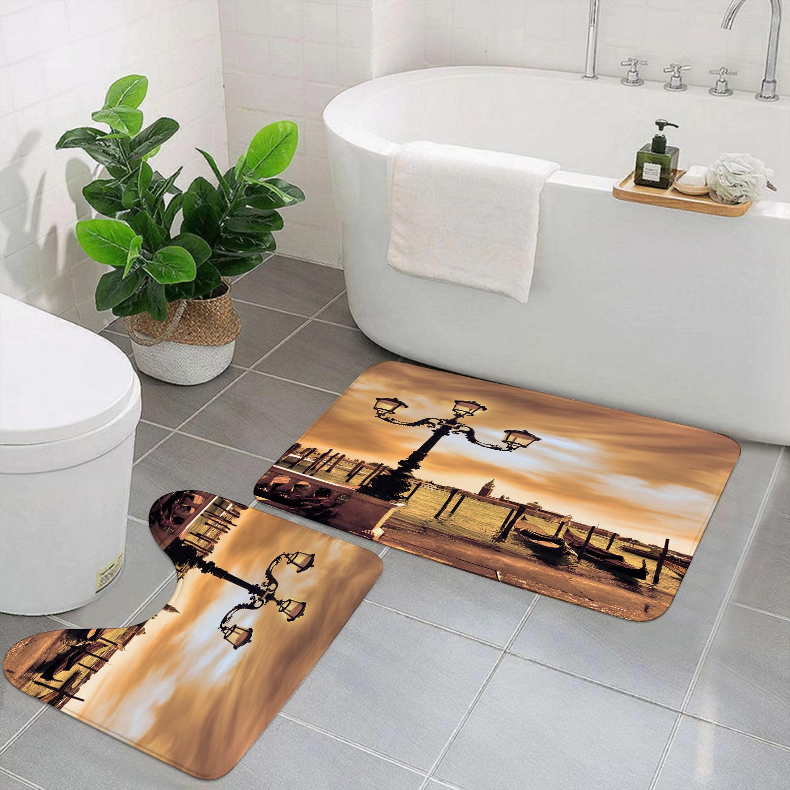 Set di 2 tappetini da Bagno, Lavabili in Lavatrice e Antiscivolo, in Morbida Fibra Superfine, con Vista su Venezia e sulle gondole della Laguna di Venezia ormeggiate Vicino a Piazz