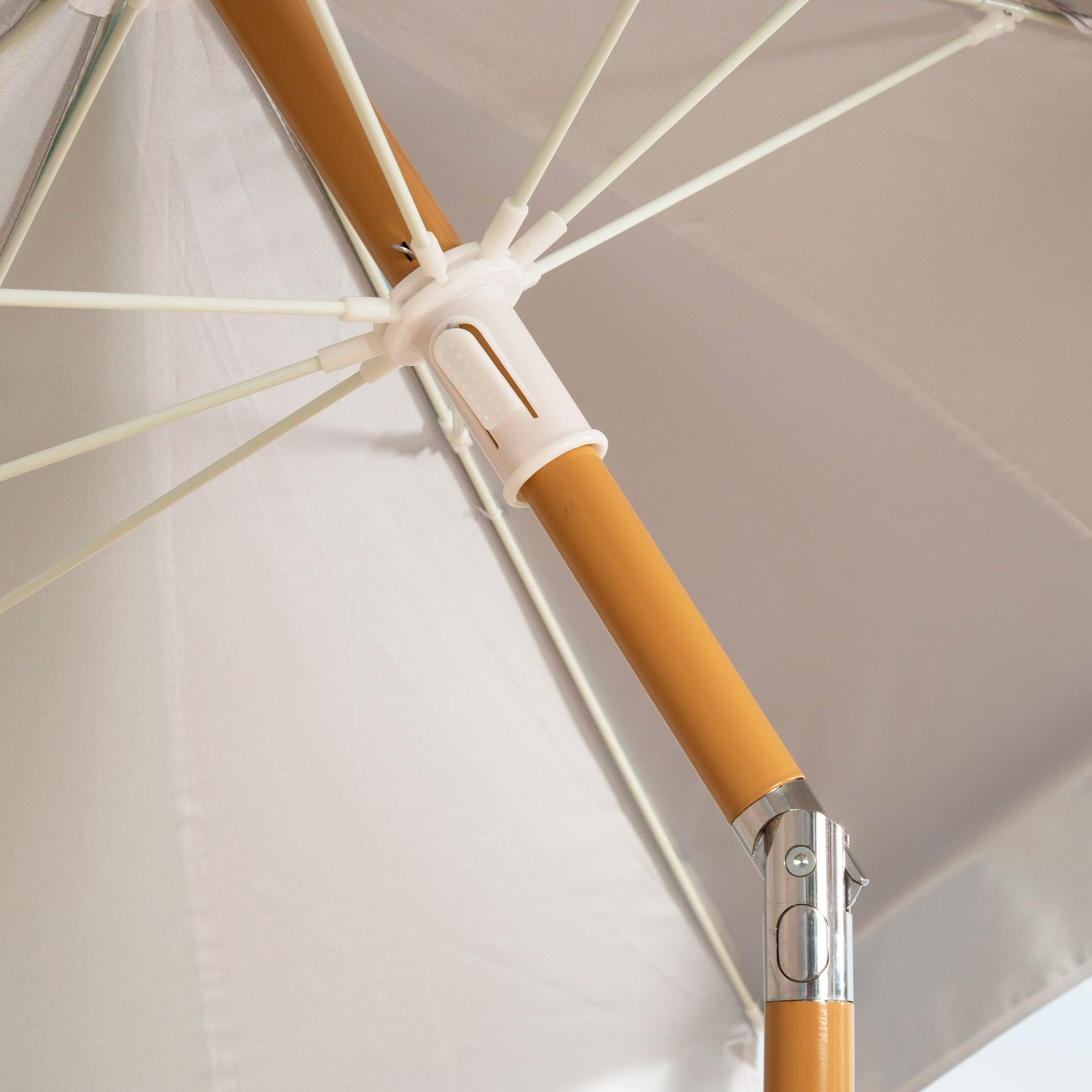 AKTIVE Parasol plażowy 8 żeber 200 cm tęczowy drążek przechylny maszt ochrona UV50 pręty z włókna szklanego 28/32 mm ze stalowym uchwytem do przenoszenia, wiatroszczelny (62430), tęcza, 200 cm