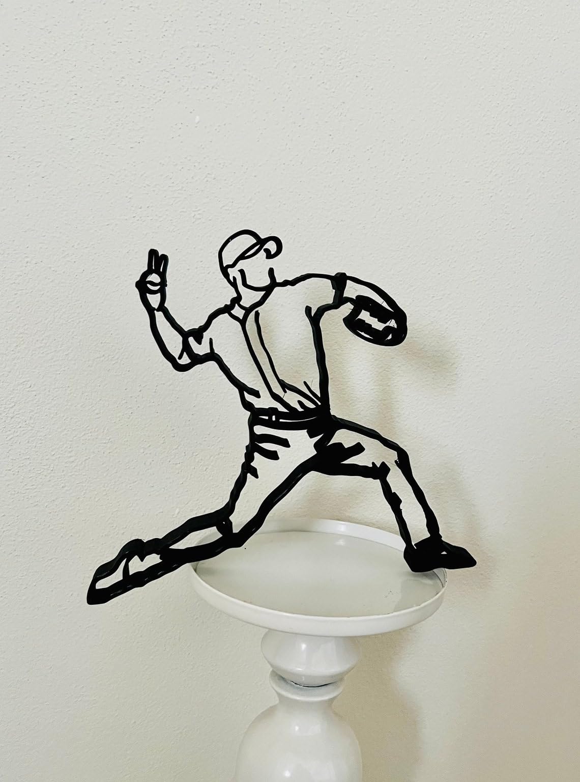 EROTNGO Baseball Pitcher Tabletop Figure: Minimalist Art Sculpture, Sport Decor, Statue Figure, Ideal Gift for Christmas, Stadium and Ball Design, Windowsill Accent