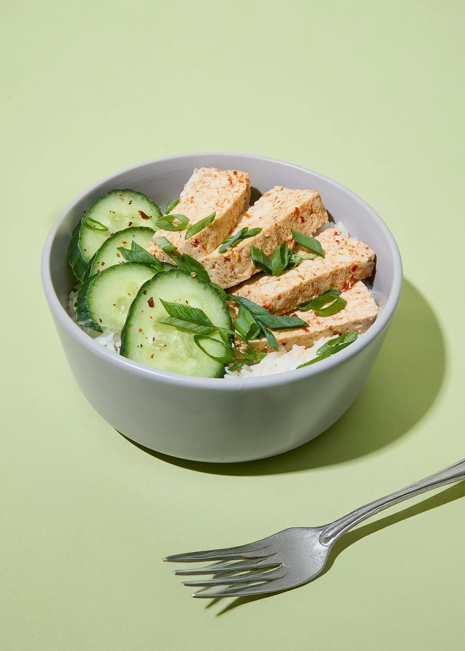 KoRo - Tofu bio au piment 8 x 200 g - Goût épicé et piquant - Source de protéines végétales - Qualité biologique