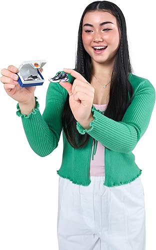 Miniatura 6 de ZURU Real Miniature Sneaker Brands - Paquete de 2 cápsulas de 5 marcas misteriosas en miniatura para niñas, adolescentes, adultos y coleccionistas
