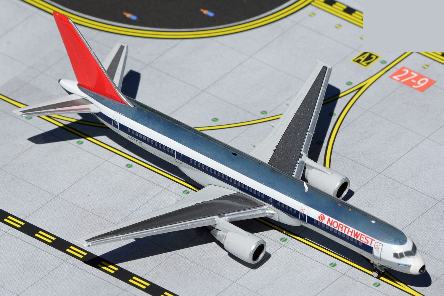 Geminijets Gjnwa1980 Northwest Airlines Boeing 757 200 N534us