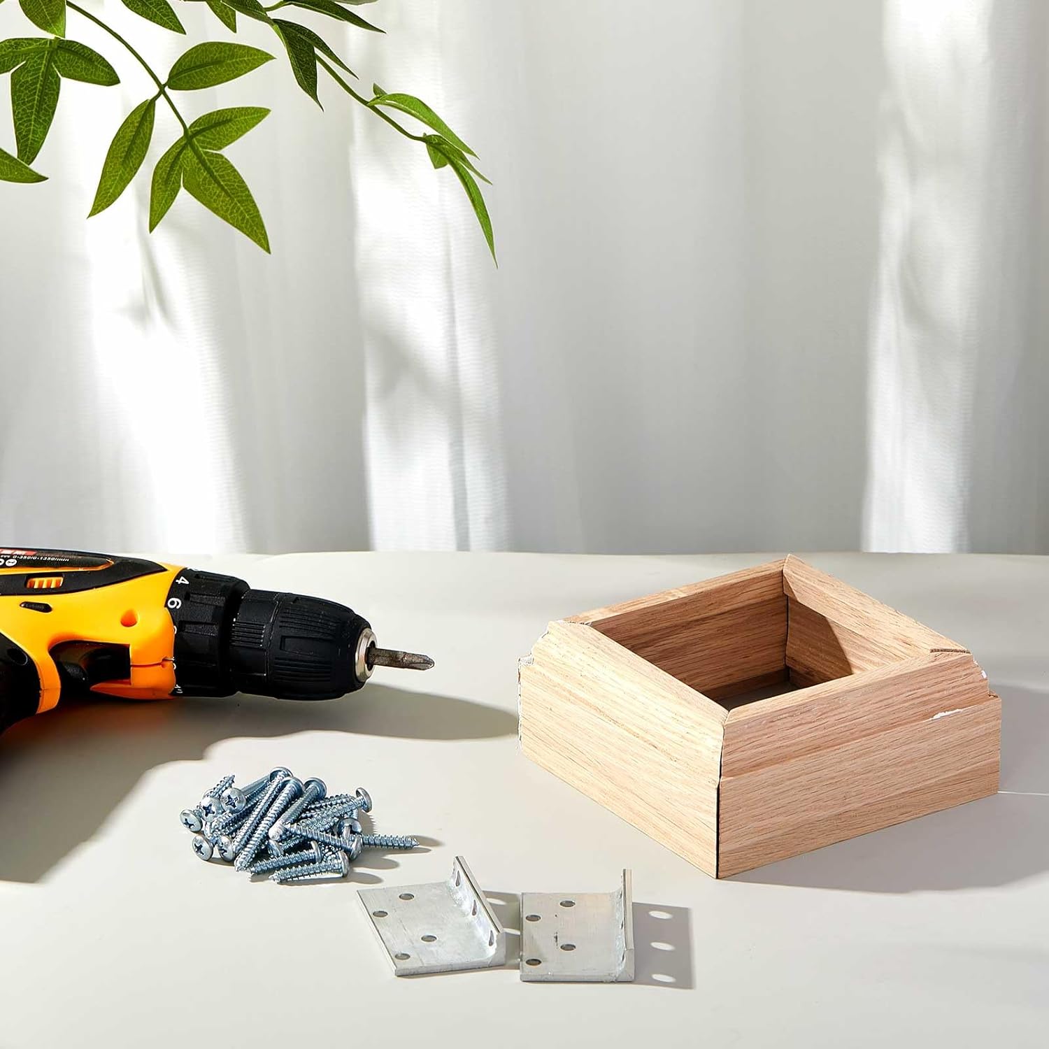 Blulu 2 Set 3" Newel Post Mounting Kit 8 Pcs L Bracket Metal Post Anchor with 8 Pcs Red Oak Wood Trim Deck Base Fasteners for Fastening Handrails Balustrades to Stairs and Floors