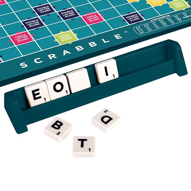 Foto 4 de 6 de Mattel Games Scrabble, Versión Neerlandesa, Juego de mesa clásico original, incluye tablero, 4 racks