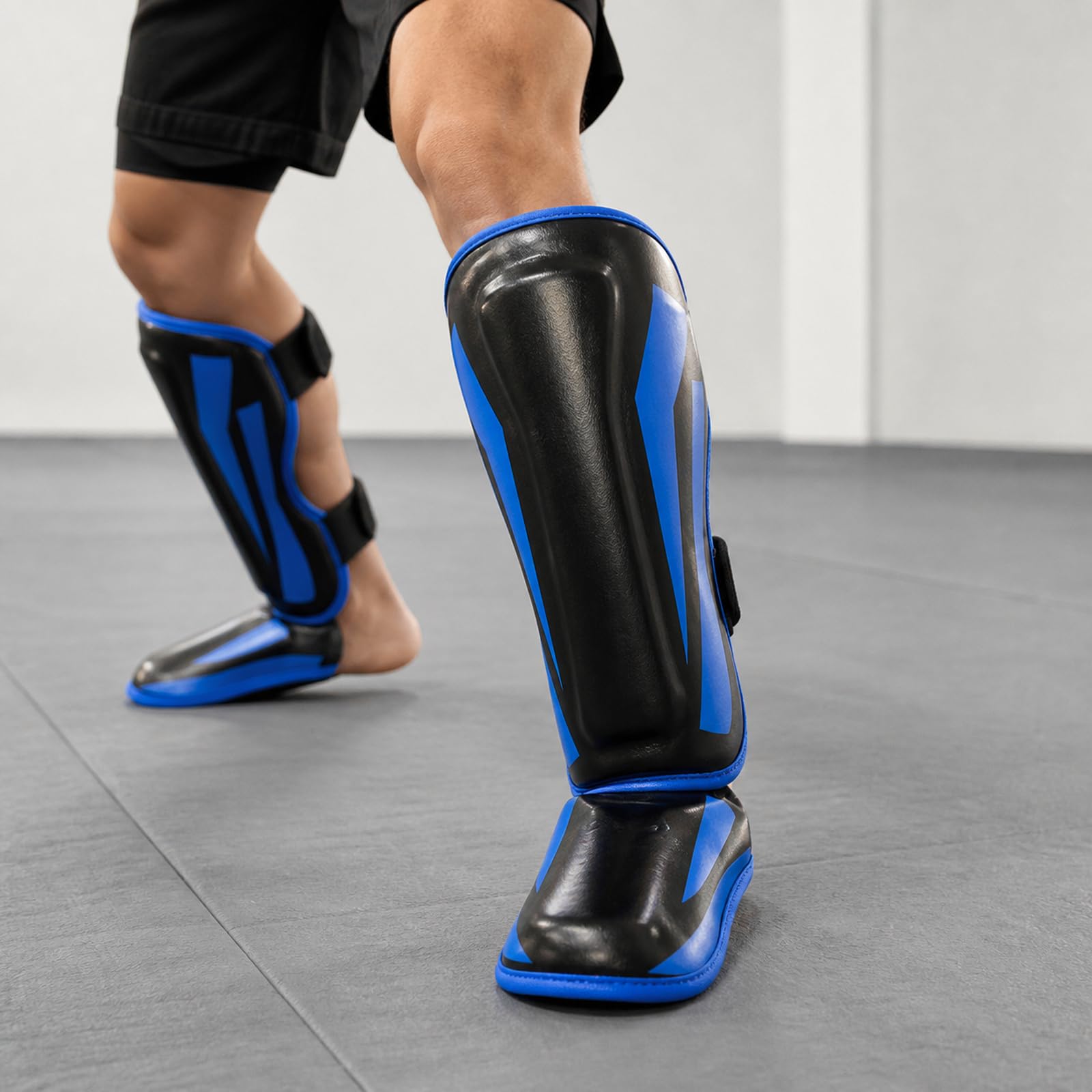 Ochrona stóp Shin Guard, ochraniacze na piszczele do sztuk walki, ochraniacze na kopnięcie z ochroną stóp, regulowane, wygodne, oddychające, do boksu, Muay Thai, sportów walki