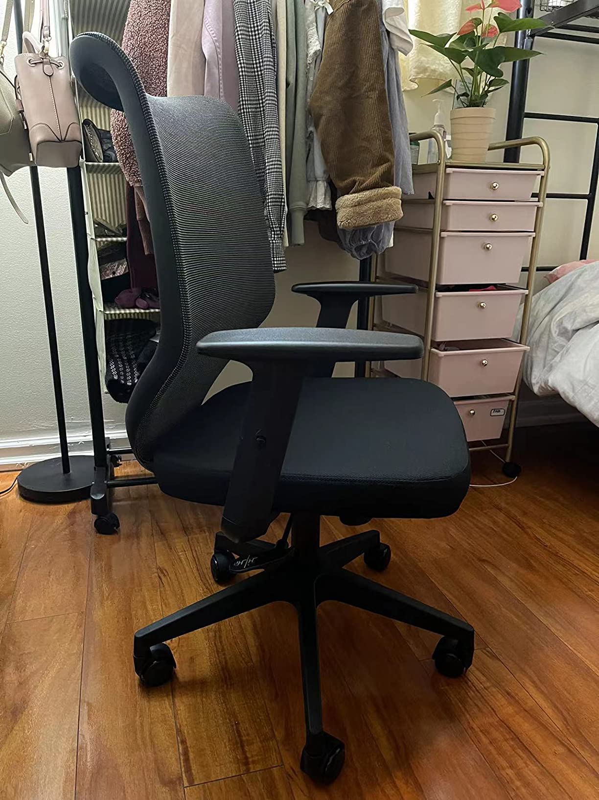 28/mo Finance Etasker Ergonomic Office Chair Home Mesh Desk Chair with Adjustable Arms Mid