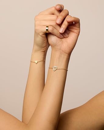 Pavoi 14kゴールドメッキ マッチングハートチャーム ソリティアブレスレットセット 女性用 | 調節可能なラブフレンドシップ 2つのブレスレットパック