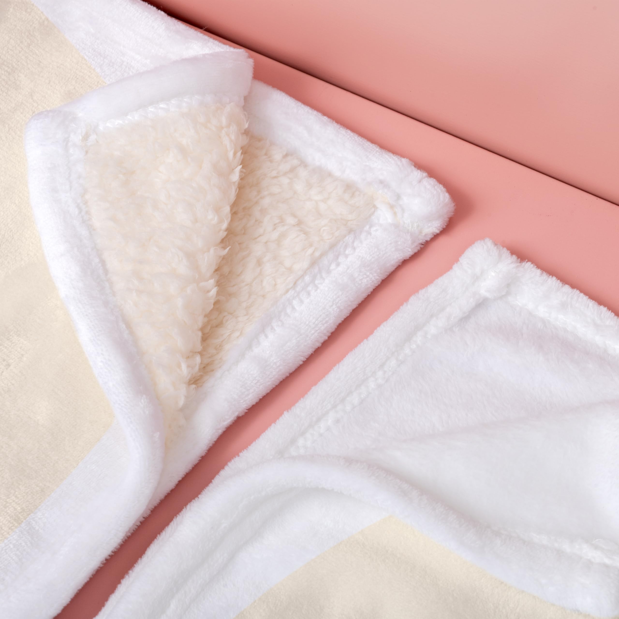 Manta Personalizada de 170x130cm con Nombres o Texto Diseño Te Quiero Disponible el Tela Polar, Coralina y Sherpa Borreguillo para Sofá o Cama Perfecta para Regalo Original (Coralina)