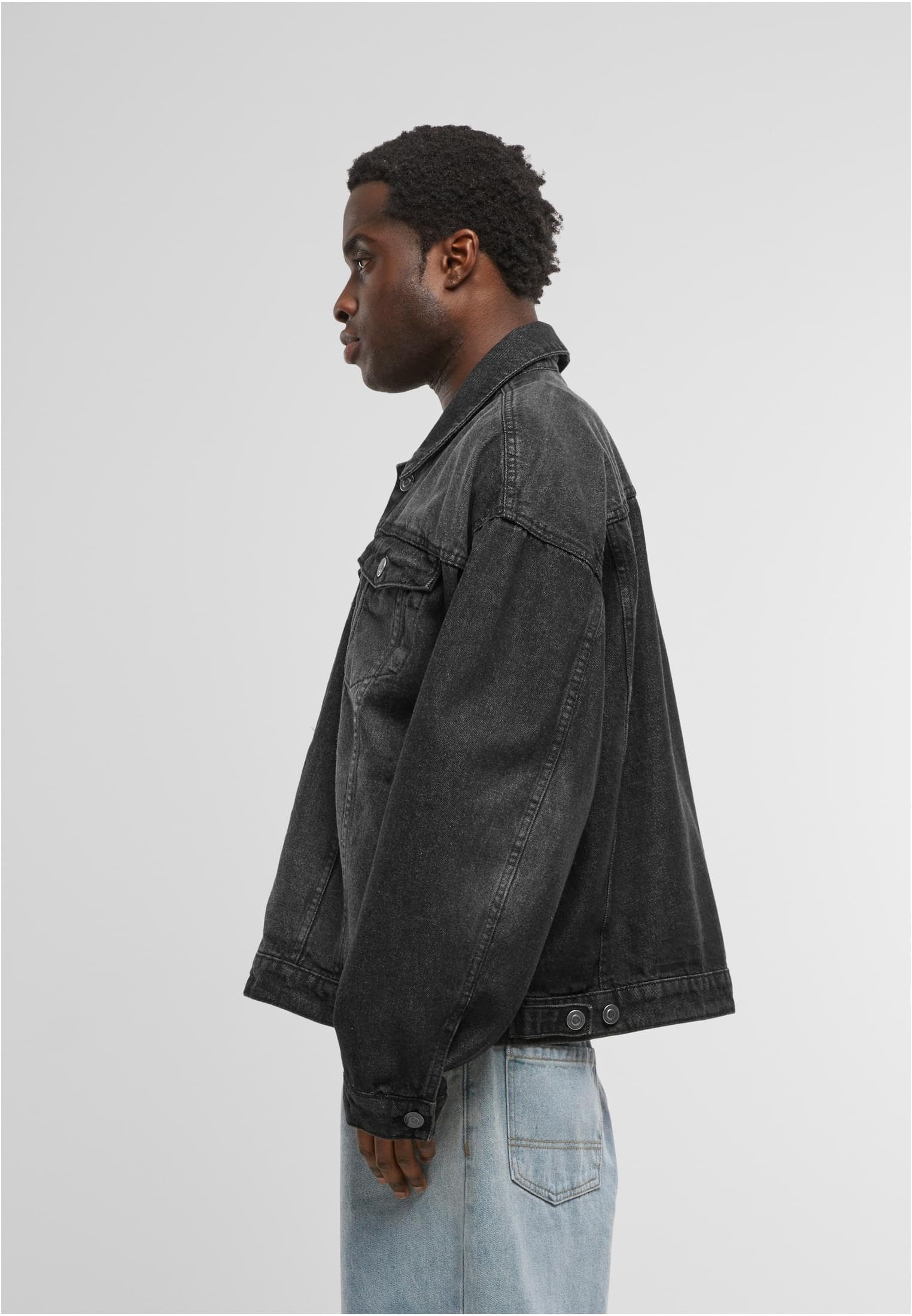 Build Your Brand Męska kurtka dżinsowa Heavy Ounce Boxy Denim Jacket, męska kurtka dżinsowa o kroju bokserskim, rozmiary S - 5XL, Black washed, 4XL