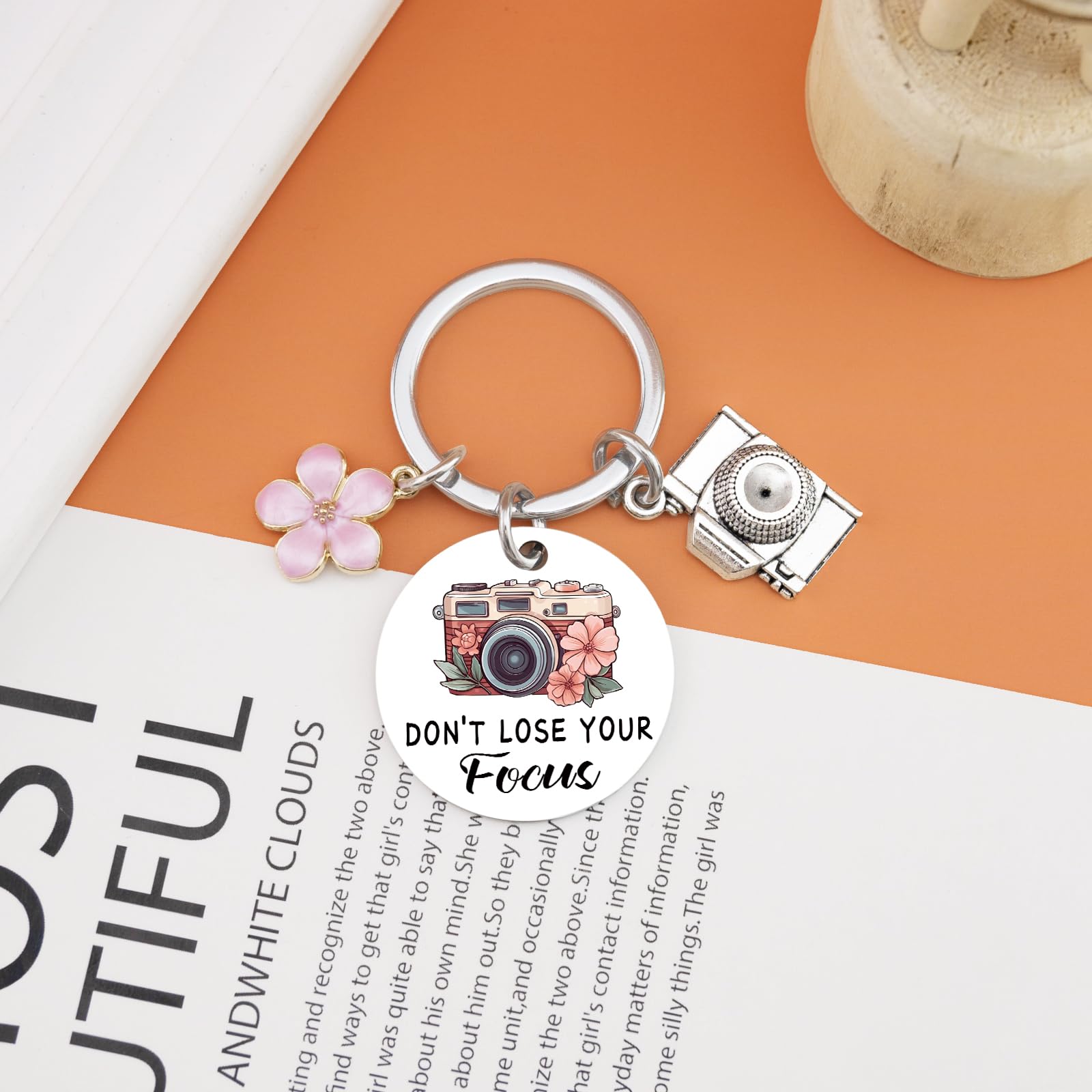 Photographer Gifts for Women Camera Keychain Cool Gifts for Photographers Camera Lovers Unique Birthday Christmas Valentines Day Gift for Her Photography Accessories Don't Lose Your Focus