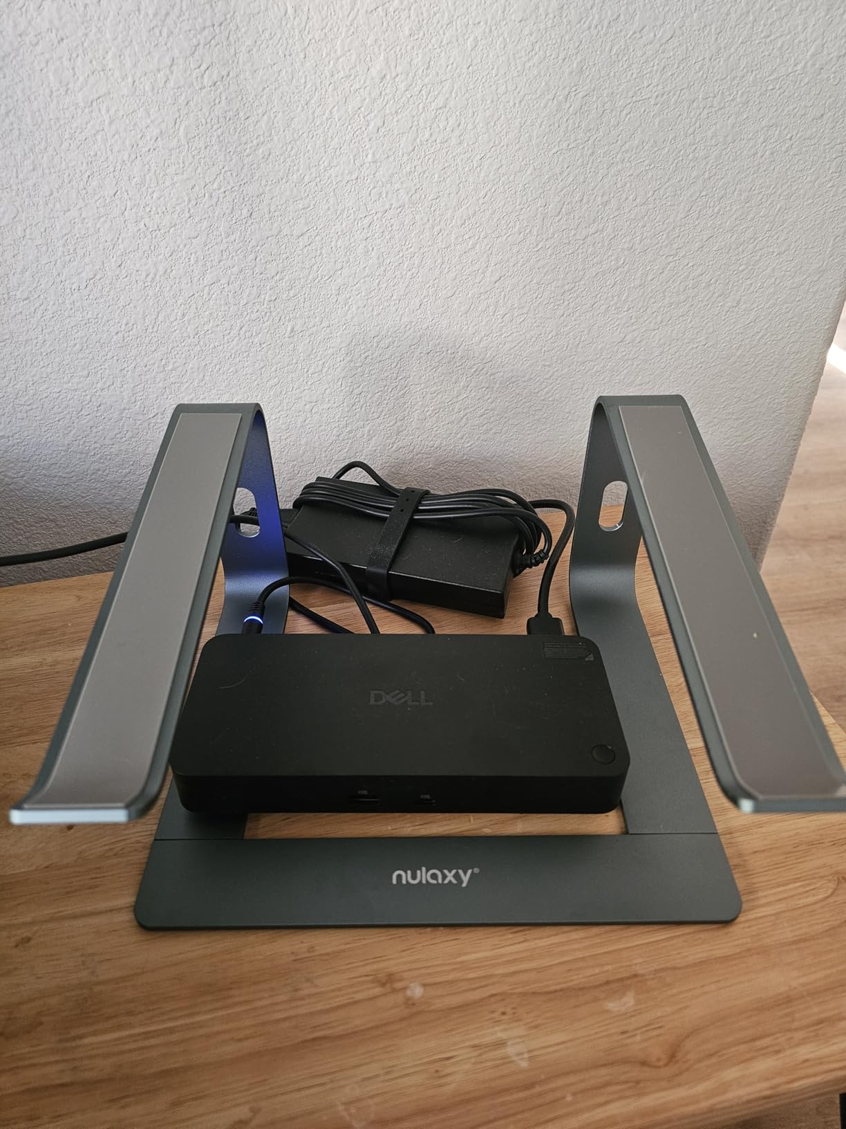 Nulaxy Ergonomic Laptop Stand
